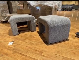 Set van 2 hockers. Grijs stof